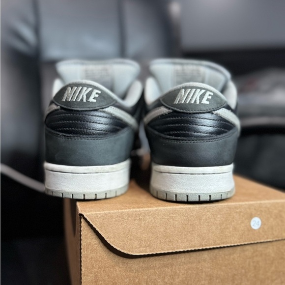 J Pack Shadow Nike SB Dunk Low Pro Sneakers Size 10.5​ - Picture 3 of 3